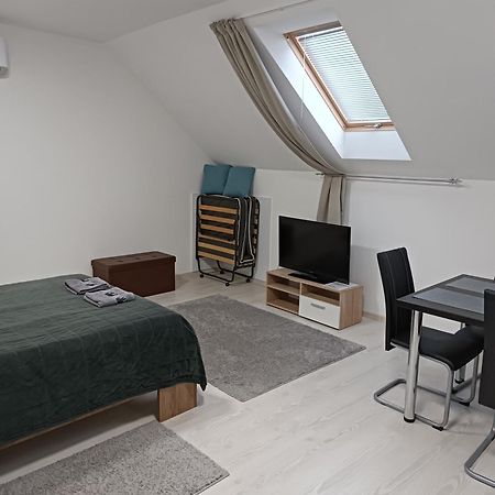 Mira Apartman Дебрецен Екстериор снимка