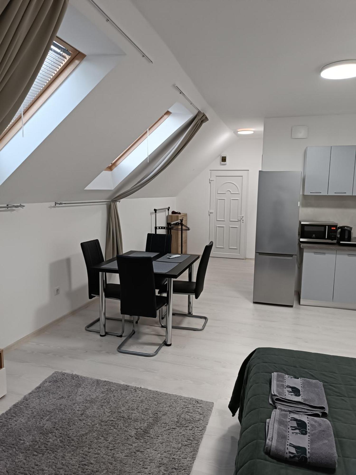 Mira Apartman Дебрецен Екстериор снимка