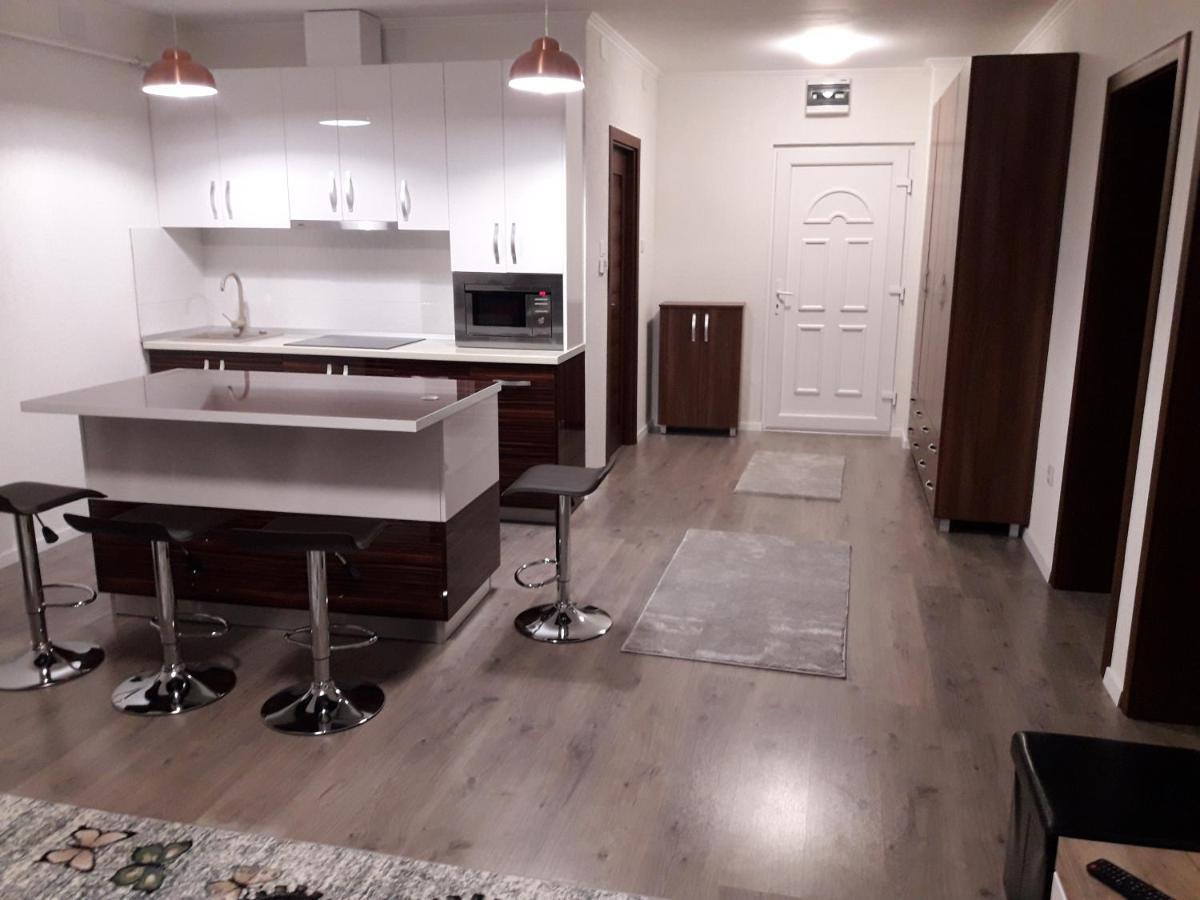 Mira Apartman Дебрецен Екстериор снимка